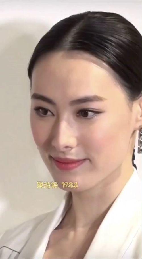 明星网红抹脸,一抹脸蛋，光彩照人