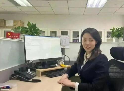 热门吃瓜董小姐,吃瓜界的风云人物，揭秘娱乐圈幕后真相