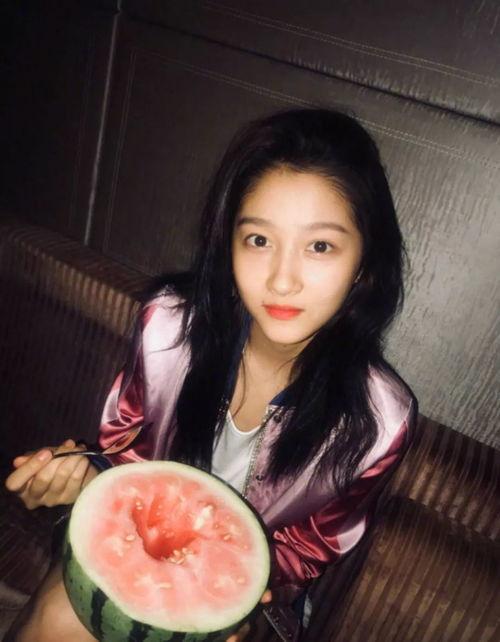 今日明星吃瓜图片,明星同框，谁才是焦点？