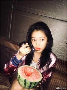 今日明星吃瓜图片,明星同框，谁才是焦点？