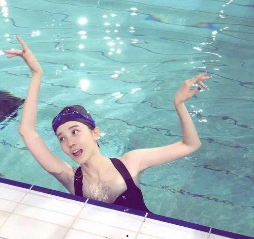 游泳明星网红,水下舞者，魅力四溢的泳界焦点