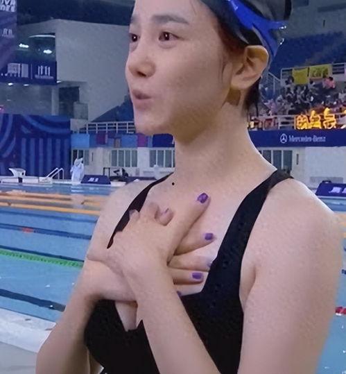 游泳明星网红,水下舞者，魅力四溢的泳界焦点